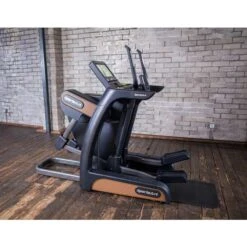 SportsArt V886-16 Verso Cross Trainer